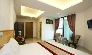 Phòng Giường Đôi Có Ban Công (Double Room with Balcony)