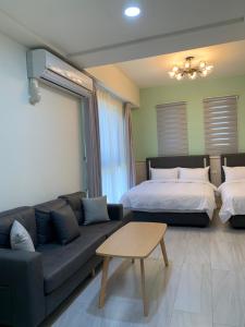 Phòng gia đình với phòng tắm riêng. (Family Room with Private Bathroom)