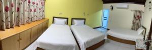 Phòng 2 Giường Đơn Có Phòng Tắm Chung (Twin Room with Shared Bathroom)