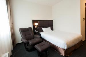 Phòng có Giường đôi hoặc 2 Giường đơn - Được hút thuốc (Double or Twin Room - Smoking)