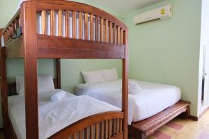 Economy Quadruple Room room in Feung Nakorn Balcony Rooms and Cafe
