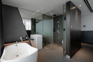 Suite có ban công (Suite with Balcony)