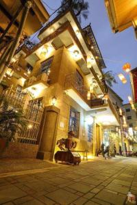 Nhà 3 Phòng Ngủ (Three-Bedroom House)