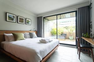 King Room with Balcony 1