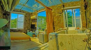 Phòng Giường Đôi Nhìn Ra Núi (Double Room with Mountain View)