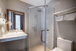 Phòng Executive Hướng Biển Có Giường Cỡ King (Executive Sea View King Room )