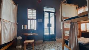 Giường Trong Phòng Ngủ Tập Thể 6 Giường (Bed in 6-Bed Dormitory Room)