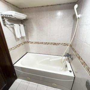 Phòng Hai Giường Đơn Loại Sang (Deluxe Twin Room)