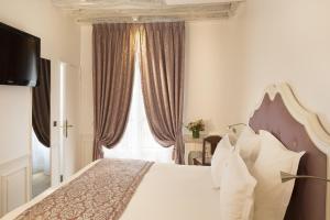 Deluxe Double Room with Spa Bath  room in Academie Hotel Saint Germain