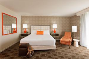 Premium King Room room in The Garland