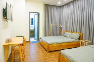 Ngôi Nhà 5 Phòng Ngủ (Five-Bedroom House)