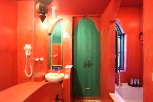 Phòng Đôi Đỏ 4 (Red Double Room 4)
