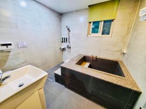 Phòng tiết kiệm 4 người (Economy Quadruple Room)