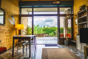 Căn Hộ 3 Phòng Ngủ (Three-Bedroom Apartment)