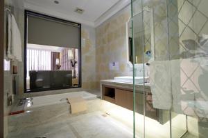 Phòng Hai Giường Đơn Loại Sang (Deluxe Twin Room)