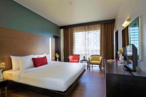 Standard Double Bed Square Wing
