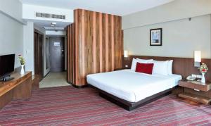 Deluxe Double Bed Sky Wing
