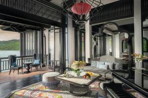Dinh Thự Royal 2 Phòng Ngủ (Two-Bedroom Royal Residence)