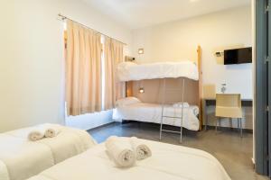 Quadruple Room with Bathroom room in Albergue Inturjoven Cazorla