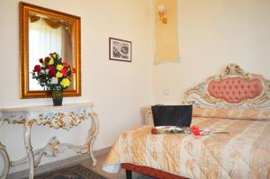 Superior Twin Room with Jacuzzi room in Imperial Rooms Luxury Guest House