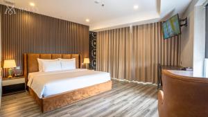 Large Double Room with Bathtub