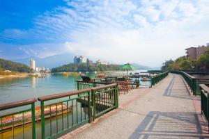 Phòng Loại Sang Hướng Núi Cho 4 Người (Deluxe Quad Mountain View)