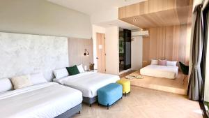 Phòng Gia Đình Có Ban Công (Family Room with Balcony)