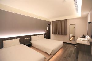 Phòng Standard 3 người có cửa sổ (Standard Triple Room with Window)