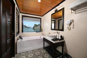 Phòng Giường Đôi/2 Giường Đơn Nhìn Ra Biển (Double or Twin Room with Sea View)