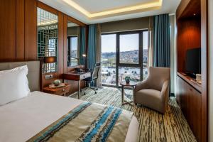 Deluxe Double or Twin Room with Sea View room in Clarion Hotel Istanbul Golden Horn