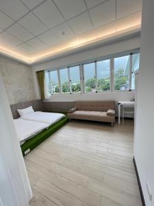 Suite Gia Đình Có Ban Công (Family Suite with Balcony)