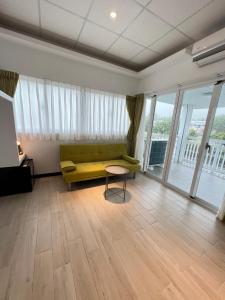 Phòng Gia Đình Có Ban Công (Family Room with Balcony)