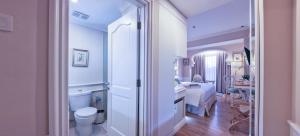 Phòng Đôi Loại Sang (Deluxe Double Room)