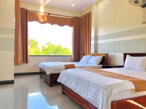 Phòng 4 Người Có Ban Công (Quadruple Room with Balcony)