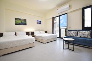 Phòng 4 Người Có Ban Công (Quadruple Room with Balcony)