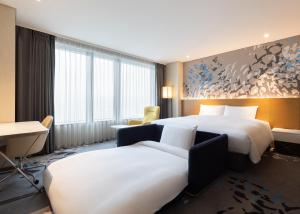 Junior Suite Room With 1 Double Bed And Premium Sofa