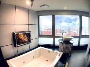 Phòng Tiết kiệm giường đôi (Double Economy Room)