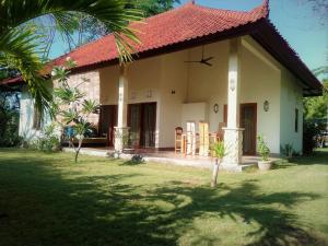 Nhà Nhỏ Hai Phòng Ngủ (Two-Bedroom Cottage)