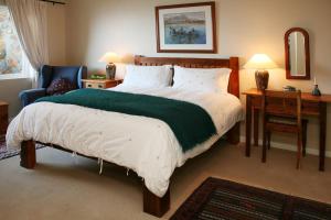 Double Room with Side Sea View room in Moonglow Guesthouse