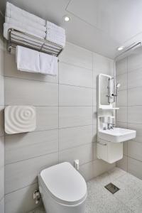 Phòng Hai Giường Đơn Loại Sang - Không Hút Thuốc (Deluxe Twin Room Non-Smoking)