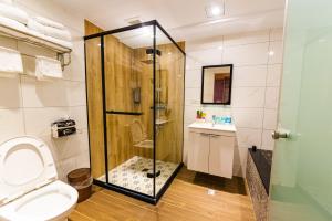 Phòng 4 Người Có Bồn Tắm (Quadruple Room with Bath)