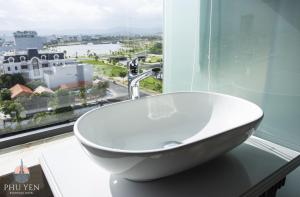 Phòng 2 Giường Đơn Nhìn Ra Thành Phố (Twin Room with City View)