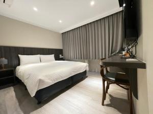 Phòng Giường Đôi Nhìn Ra Cảnh Đường Phố (Double Room with Street View)