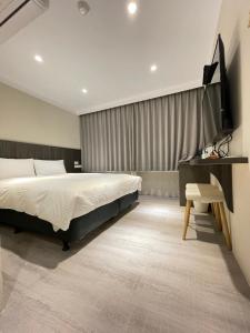 Phòng Giường Đôi Nhìn Ra Cảnh Đường Phố (Double Room with Street View)