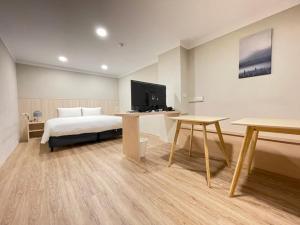 Phòng Deluxe Giường Đôi Có Bồn Tắm (Deluxe Double Room with Bath)