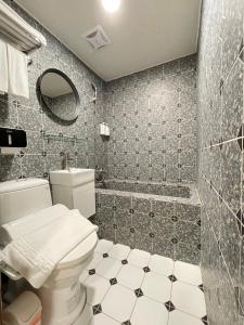 Phòng Deluxe Giường Đôi Có Bồn Tắm (Deluxe Double Room with Bath)