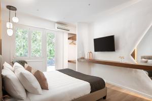 Two-Bedroom Apartment room in Acropolis Holmes Residence