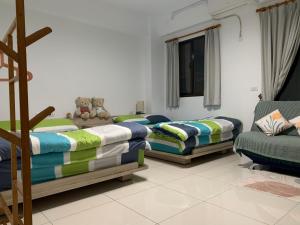 Phòng 4 Người Có Phòng Tắm Riêng Bên Ngoài (Quadruple Room with Private External Bathroom)