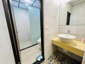 Phòng 4 Người Có Ban Công (Quadruple Room with Balcony)