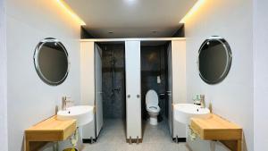 Phòng giường đôi có phòng tắm chung (Double Room with Shared bathroom)